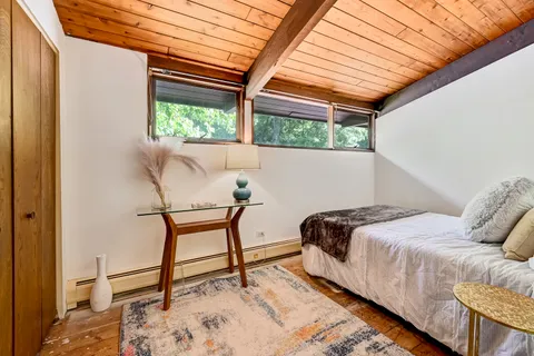 $1,347,000 | 16W340 97th Street, Burr Ridge, IL 60527