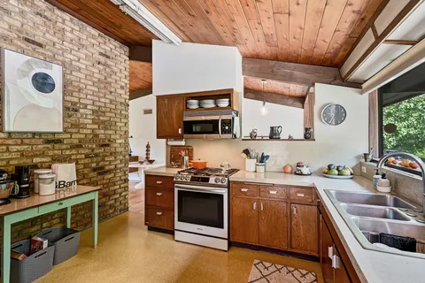 $1,347,000 | 16W340 97th Street, Burr Ridge, IL 60527