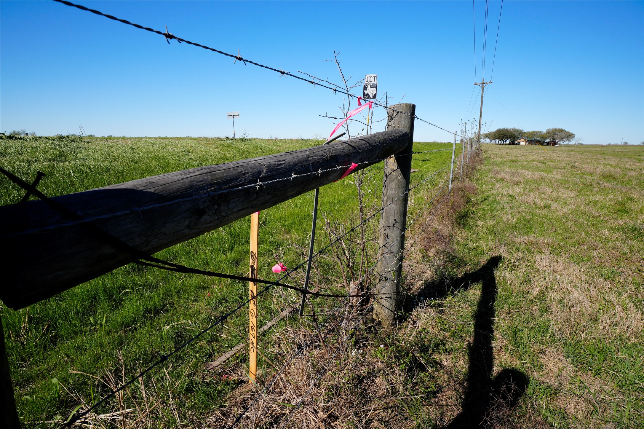 2 1011 Fm 956 Road Schulenburg, TX 78956 - Photo 2 of 14 a view of a balcony