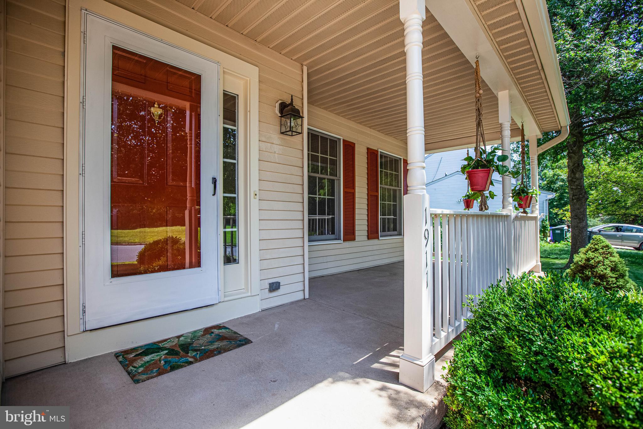 1911 East Beech Road Sterling, VA 20164 - Photo 3 of 31 Gallery Image 3