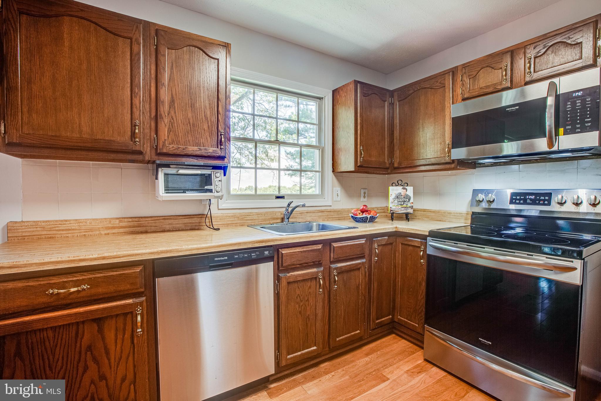 1911 East Beech Road Sterling, VA 20164 - Photo 6 of 31 Be the first to use the appliances!