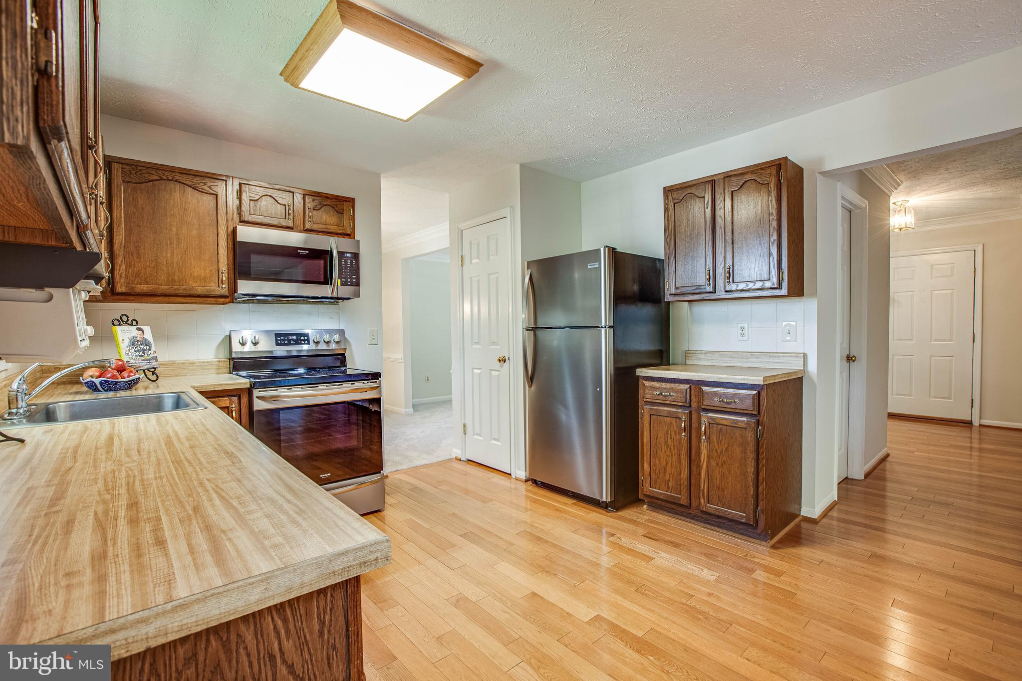 1911 East Beech Road Sterling, VA 20164 - Photo 7 of 31 Gallery Image 7