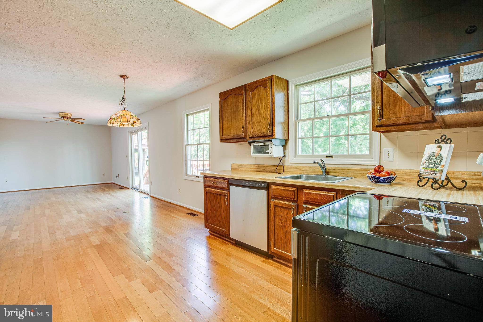 1911 East Beech Road Sterling, VA 20164 - Photo 8 of 31 Open to the family room.