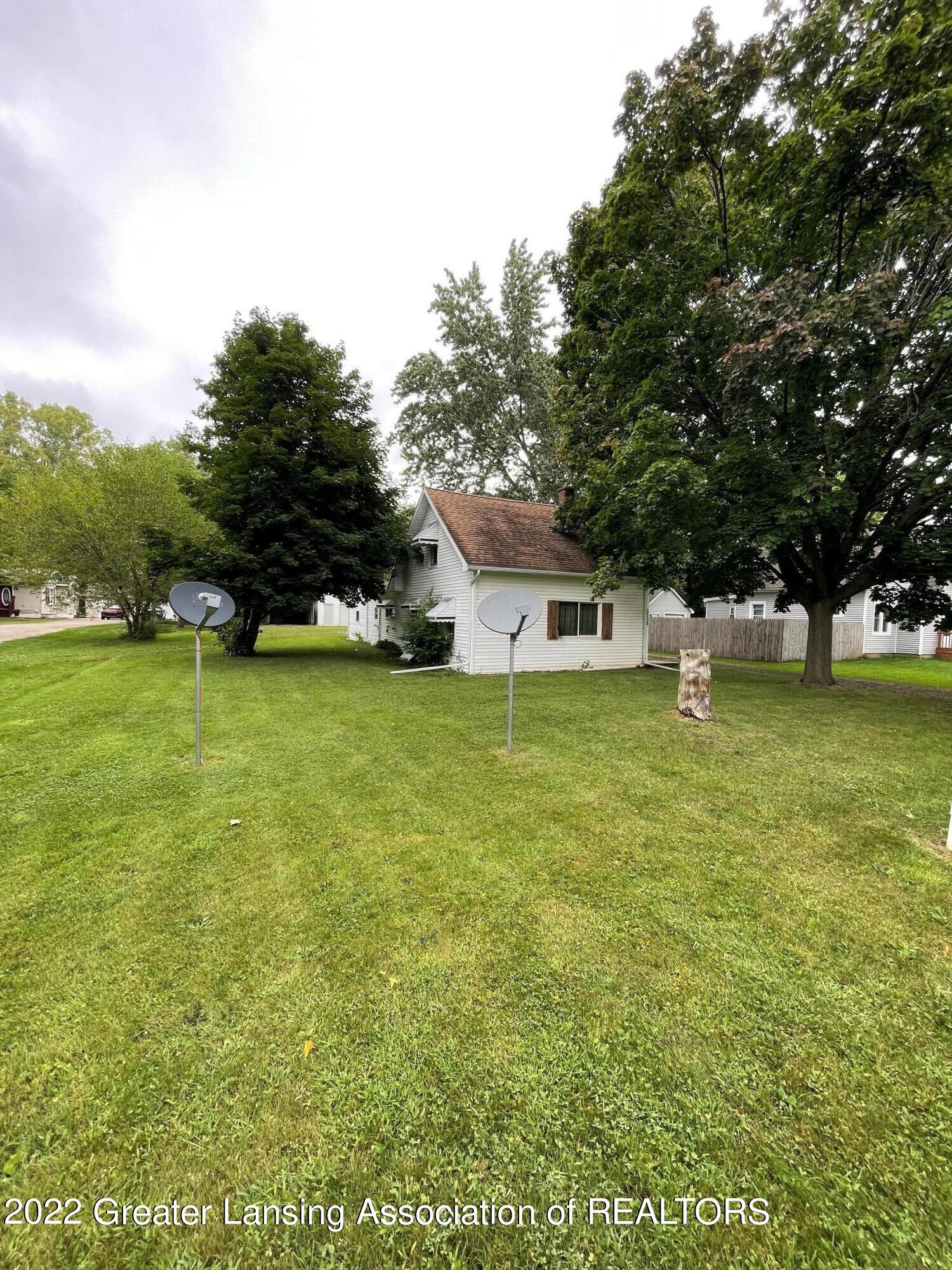 2318 West Jolly Road Lansing, MI 48911 - Photo 3 of 15 Front Left