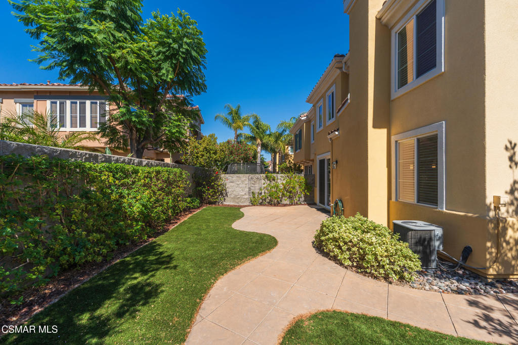 4117 Orontes Way, Unit B Simi Valley, CA 93063 - Photo 32 of 52