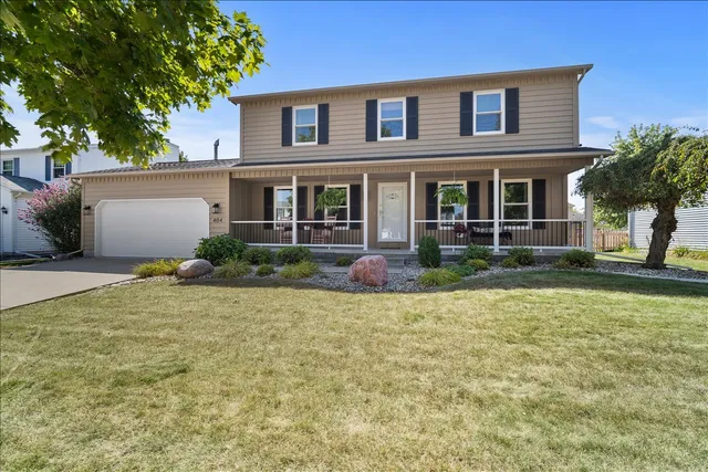 $359,900 | 404 Lake Shore Circle, Bloomington, IL 61704