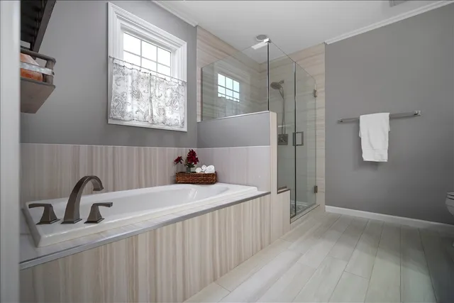 $359,900 | 404 Lake Shore Circle, Bloomington, IL 61704