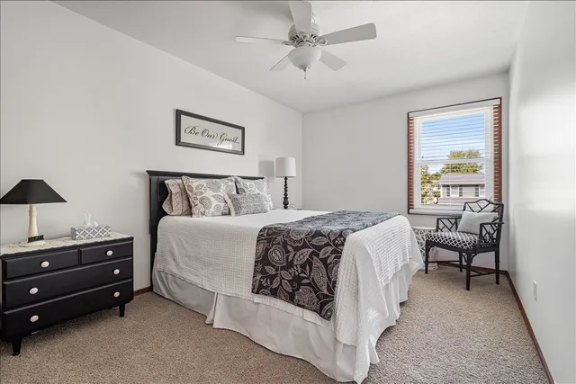 $359,900 | 404 Lake Shore Circle, Bloomington, IL 61704