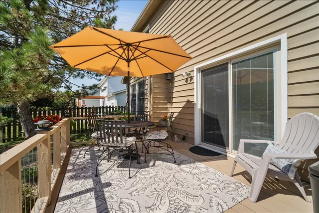 $359,900 | 404 Lake Shore Circle, Bloomington, IL 61704