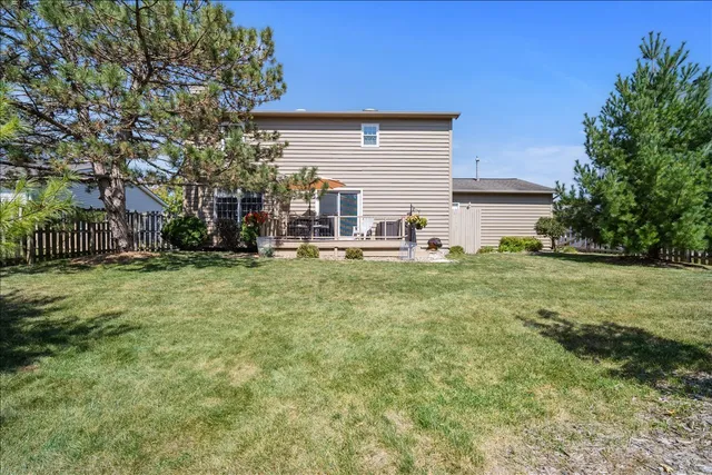 $359,900 | 404 Lake Shore Circle, Bloomington, IL 61704