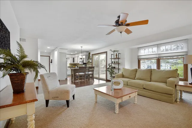 $359,900 | 404 Lake Shore Circle, Bloomington, IL 61704