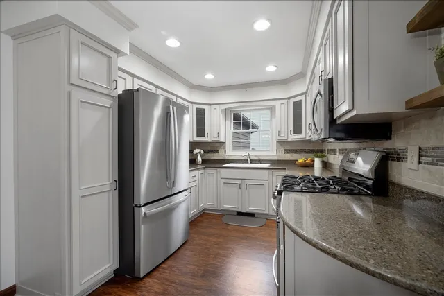 $359,900 | 404 Lake Shore Circle, Bloomington, IL 61704