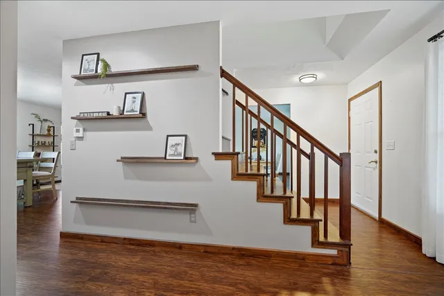 $359,900 | 404 Lake Shore Circle, Bloomington, IL 61704