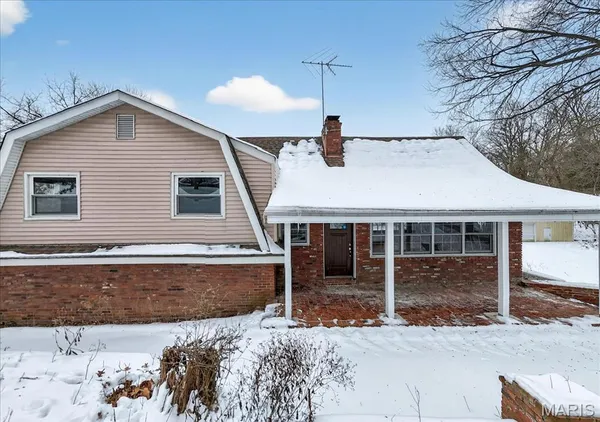 $349,900 | 6 Castle Drive, Florissant, MO 63034