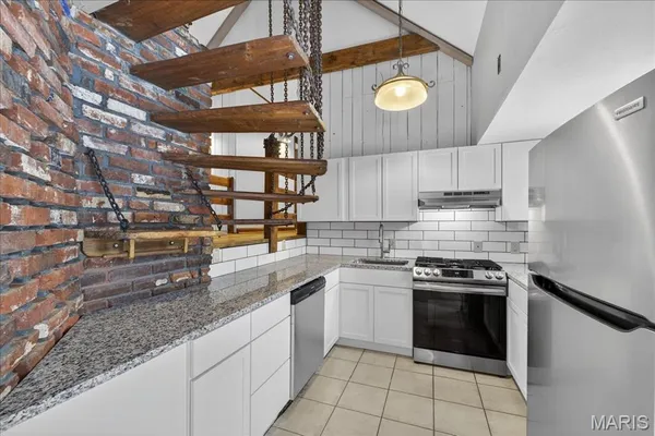 $349,900 | 6 Castle Drive, Florissant, MO 63034