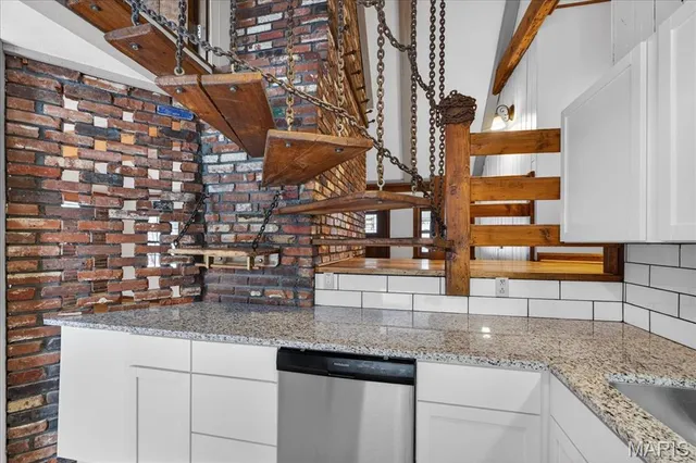 $349,900 | 6 Castle Drive, Florissant, MO 63034