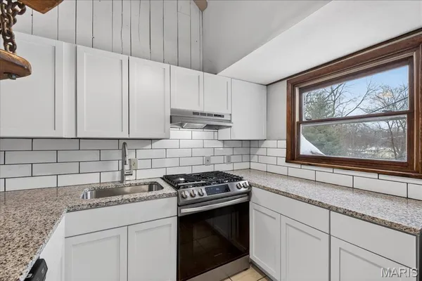 $349,900 | 6 Castle Drive, Florissant, MO 63034