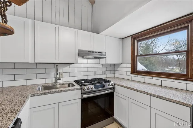 $349,900 | 6 Castle Drive, Florissant, MO 63034