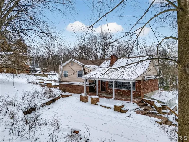 $349,900 | 6 Castle Drive, Florissant, MO 63034