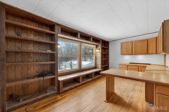 $349,900 | 6 Castle Drive, Florissant, MO 63034