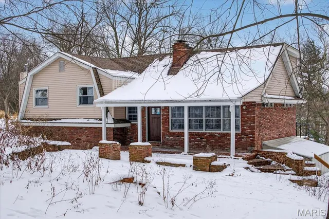 $349,900 | 6 Castle Drive, Florissant, MO 63034