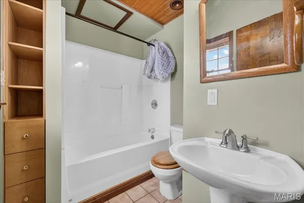 $349,900 | 6 Castle Drive, Florissant, MO 63034