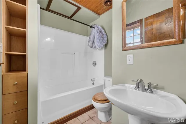 $349,900 | 6 Castle Drive, Florissant, MO 63034