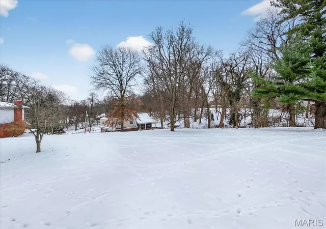 $349,900 | 6 Castle Drive, Florissant, MO 63034