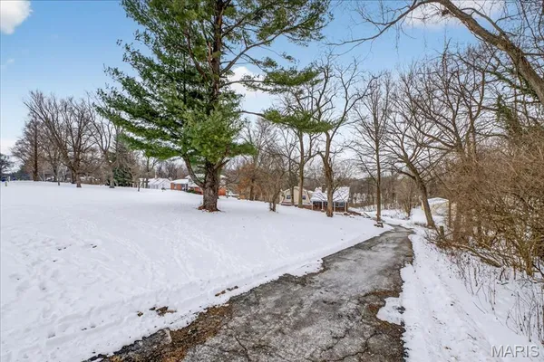 $349,900 | 6 Castle Drive, Florissant, MO 63034