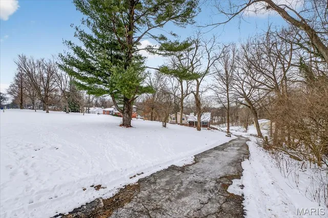 $349,900 | 6 Castle Drive, Florissant, MO 63034