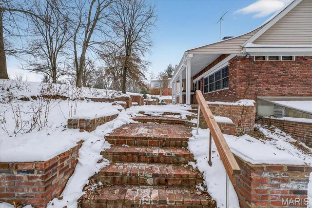 $349,900 | 6 Castle Drive, Florissant, MO 63034