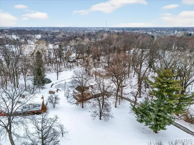 $349,900 | 6 Castle Drive, Florissant, MO 63034