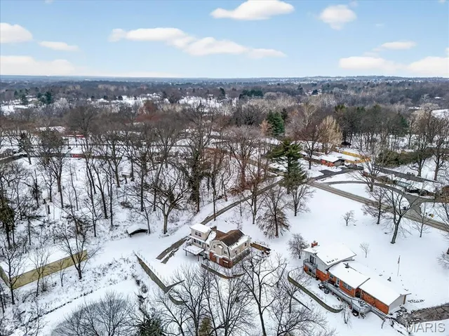 $349,900 | 6 Castle Drive, Florissant, MO 63034