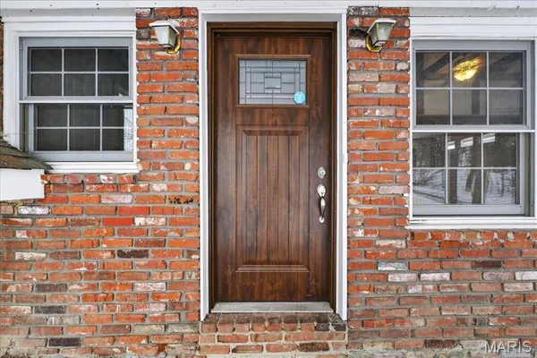 $349,900 | 6 Castle Drive, Florissant, MO 63034