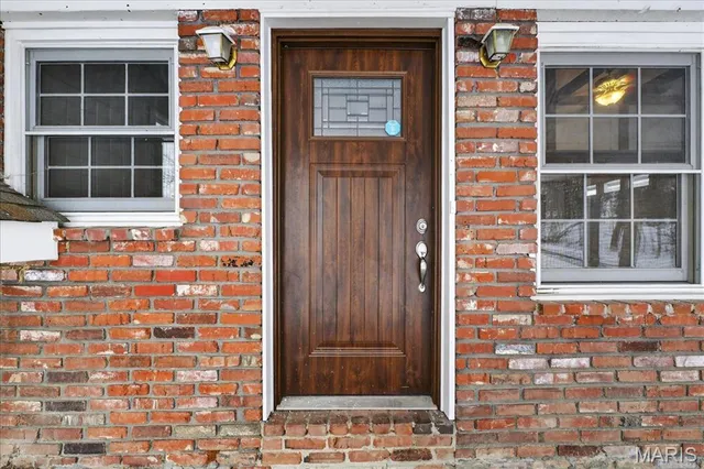 $349,900 | 6 Castle Drive, Florissant, MO 63034