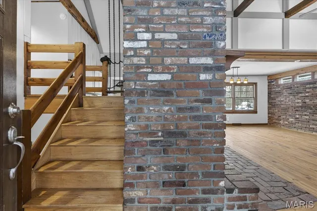 $349,900 | 6 Castle Drive, Florissant, MO 63034