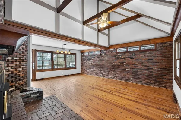 $349,900 | 6 Castle Drive, Florissant, MO 63034
