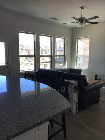 $2,000 | 2105 Town Centre Drive, Unit 39, Round Rock, TX 78664