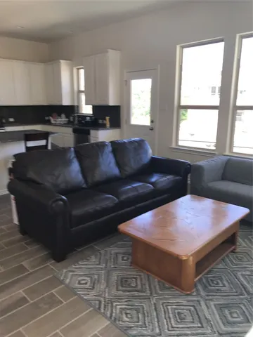 $2,000 | 2105 Town Centre Drive, Unit 39, Round Rock, TX 78664