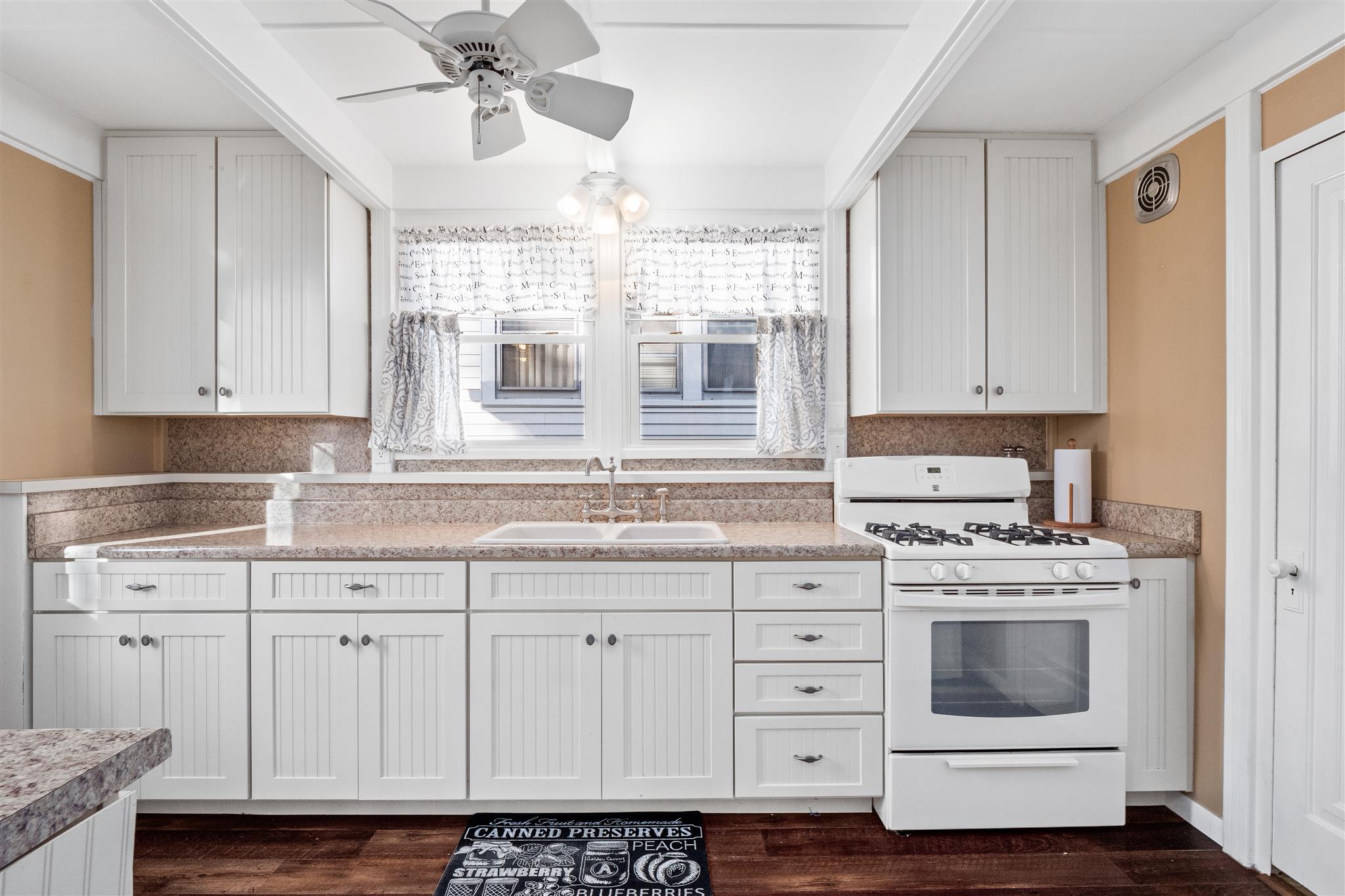 2502 Oakridge Road Fort Wayne, IN 46805 - Photo 4 of 17