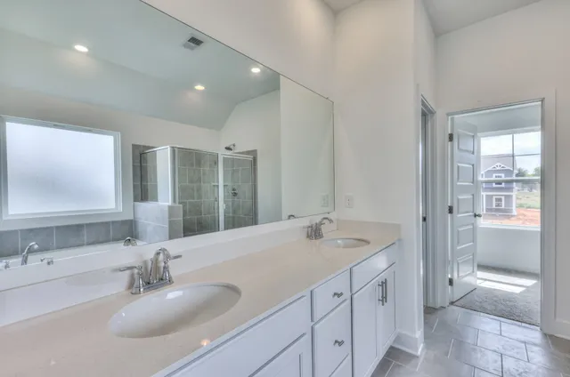 a view of a window in an empty room