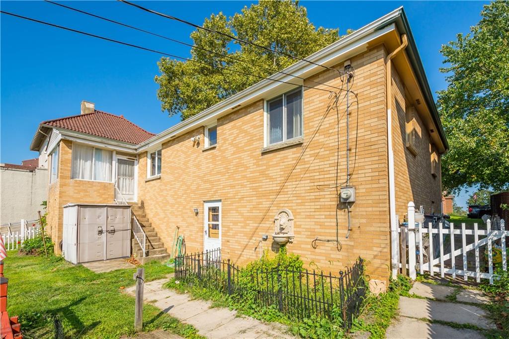 126 Hornaday Road Pittsburgh, PA 15210 - Photo 4 of 21 Gallery Image 4