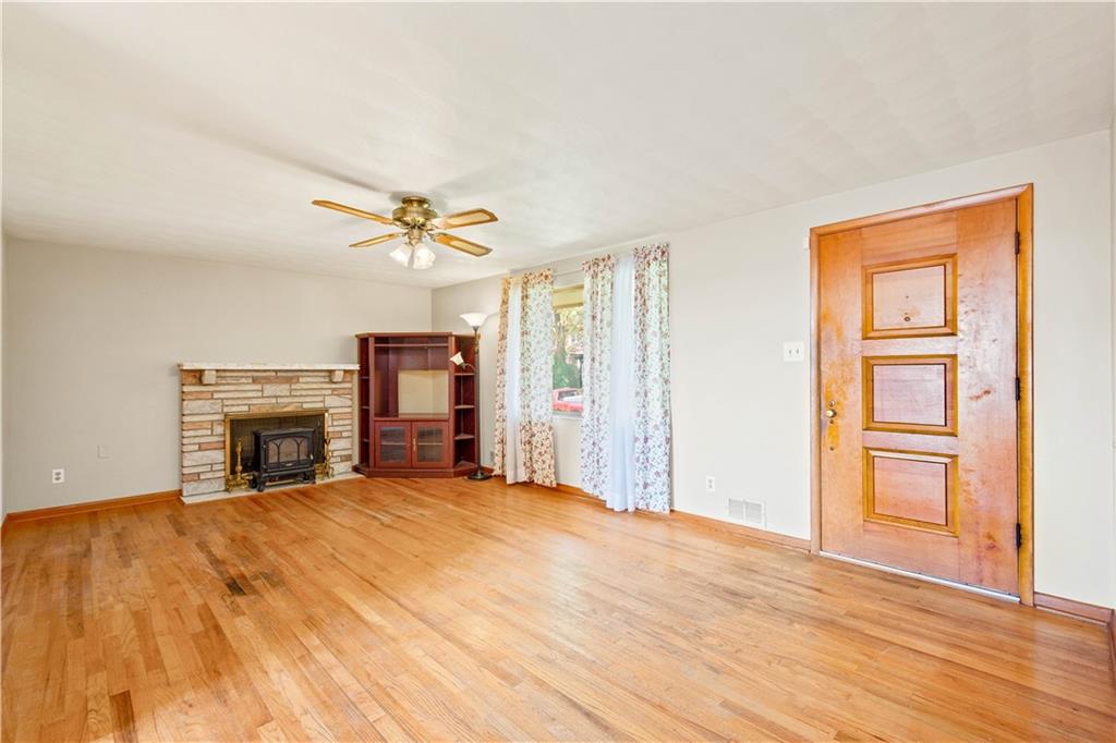 126 Hornaday Road Pittsburgh, PA 15210 - Photo 6 of 21 Gallery Image 6