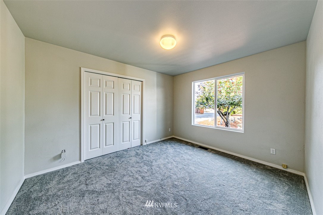 64 Bon Jon View Way Sequim, WA 98382 - Photo 22 of 40 an empty room with windows