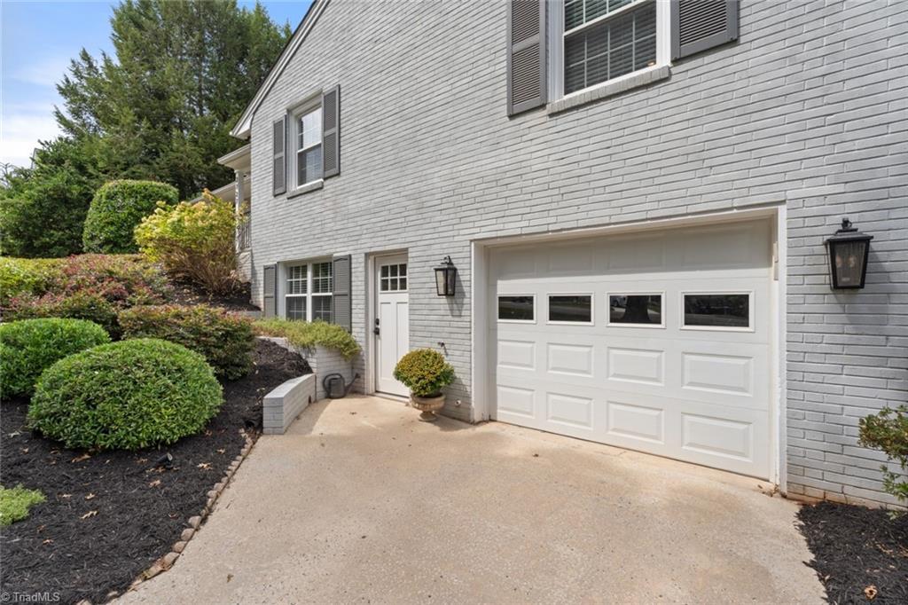 2727 Spring Garden Road Winston-Salem, NC 27106 - Photo 4 of 38 Gallery Image 4