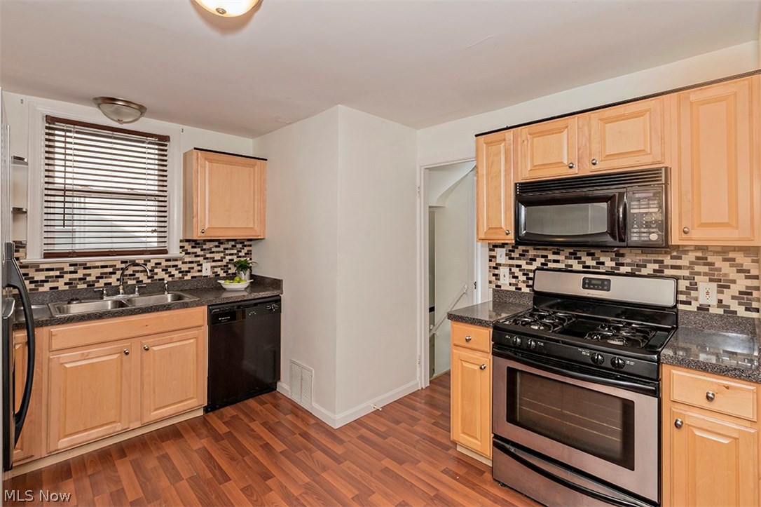 2224 Cranston Road Cleveland, OH 44118 - Photo 13 of 35 Gallery Image 13