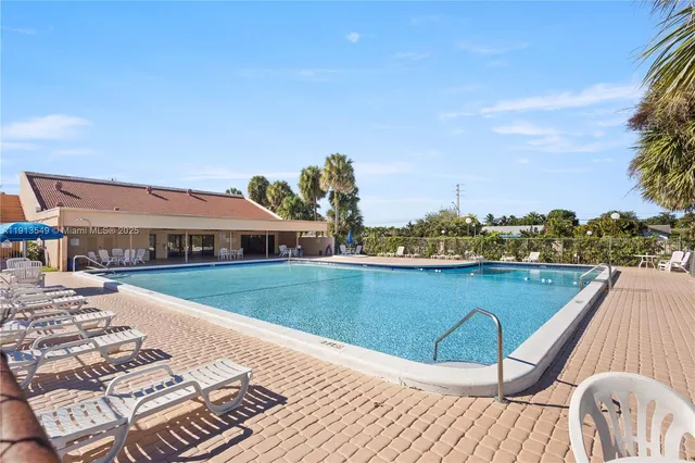 $199,500 | 8020 Hampton Boulevard, Unit 304, North Lauderdale, FL 33068