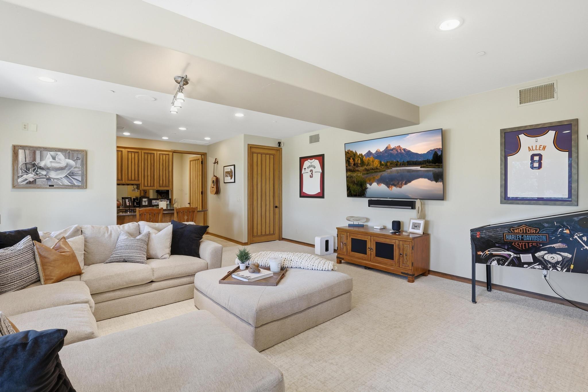 2908 East Rim Club Drive Payson, AZ 85541 - Photo 39 of 77 a living room with furniture and a flat screen tv