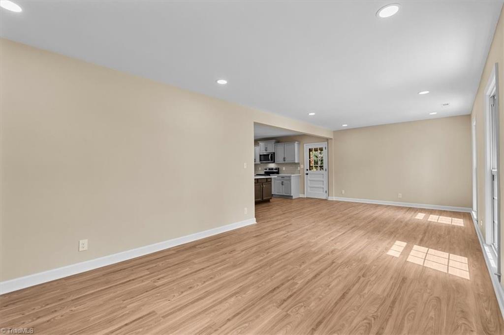 1541 Norwich Road Winston-Salem, NC 27127 - Photo 5 of 38