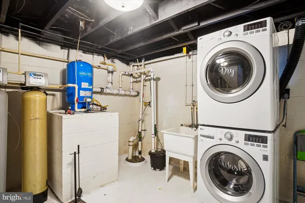 a view of a storage & utility room with dryer and washer